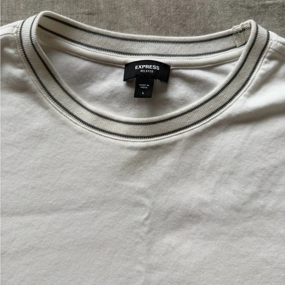 Express Cream Short Sleeve Tee - Picture 2 of 5
